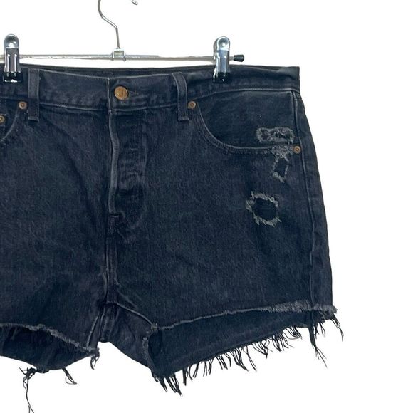 Levi’s High Rise Distressed Denim Cut Off Shorts Women’s Size 31 Black Rigid - Picture 3 of 11